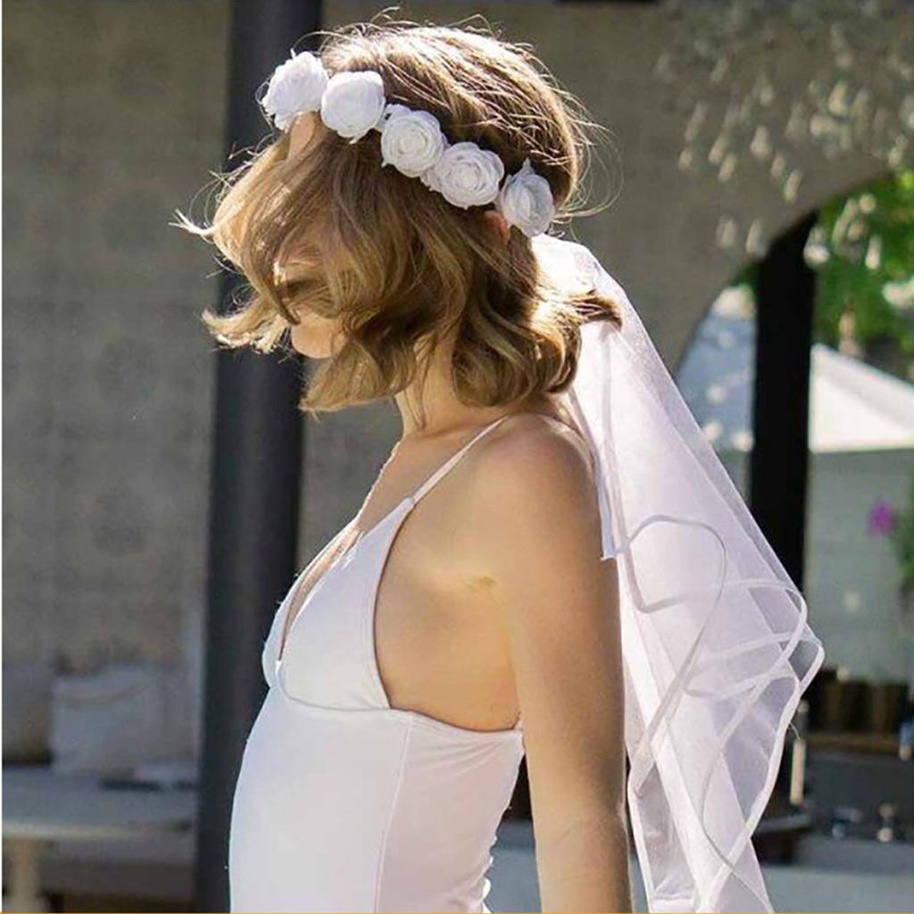 Corona de novia con flores y tull blanco