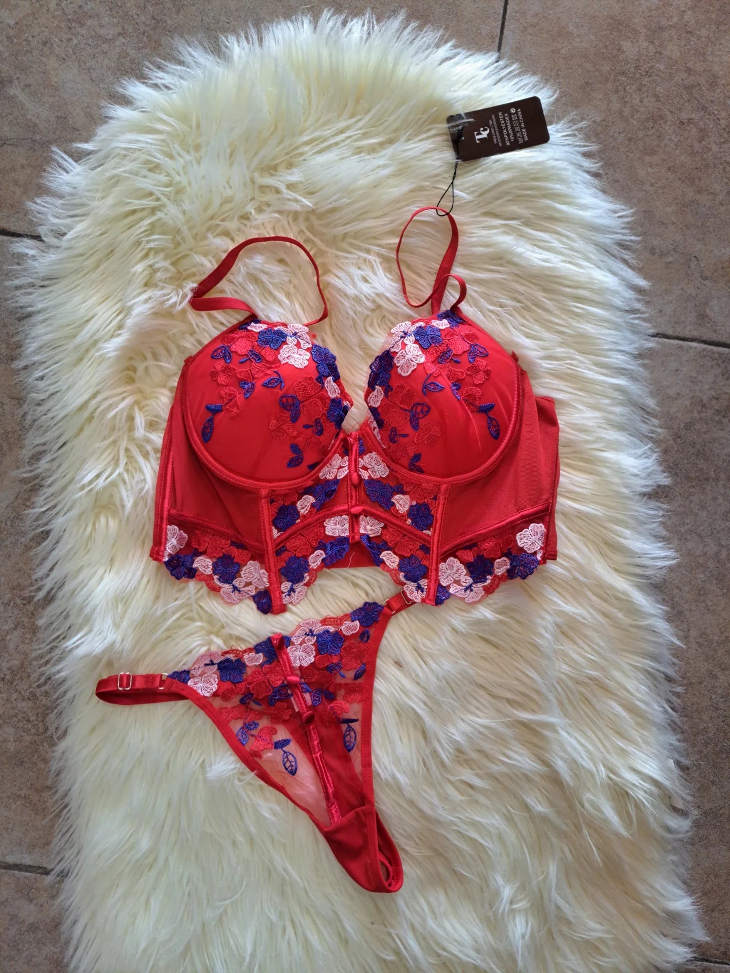 Conjunto dos piezas con flores bordadas (corset + colales)