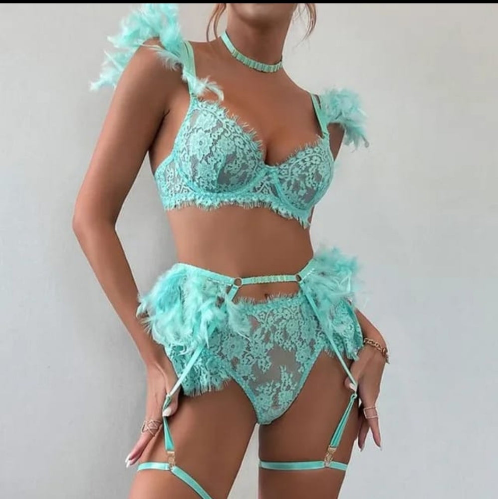Conjunto de encaje con arnes y liga