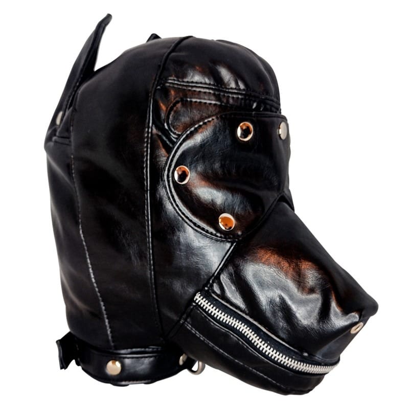 Mascara de perro con cierre y tachas