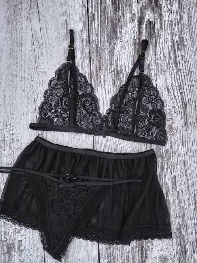 Conjunto de encaje con mini de tul
