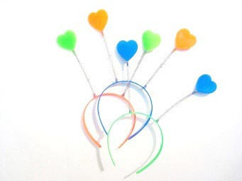 Vincha con corazones fluo