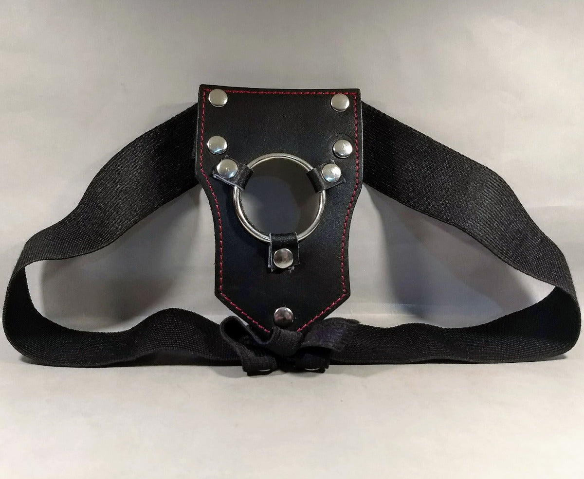 Arnes para consolador con aro de metal grande