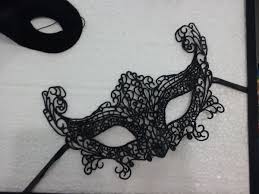 Antifaz calado tipo encaje -