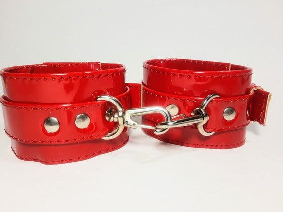 Esposas rojas de charol